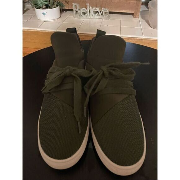 Steve Madden Sneakers (SZ 8.5) - Picture 1 of 5